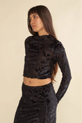 Load image into Gallery viewer, Ramona Floral Velvet Crop Top - Black