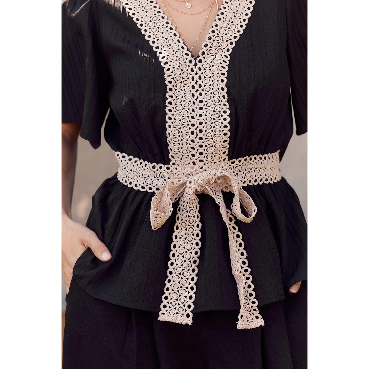 Courtney Lace Textured Woven Blouse - Black/Cream