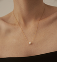 Load image into Gallery viewer, Sophia Floating Pearl Pendant Necklace - 18K Gold
