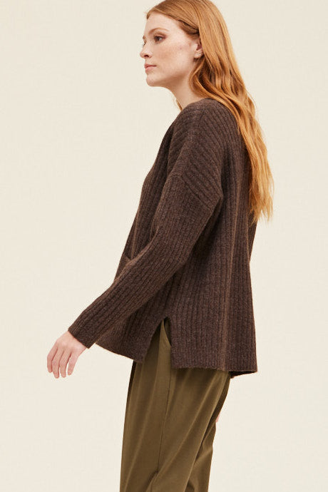 Taryn V-Neck Pocket Sweater - Dark Umber